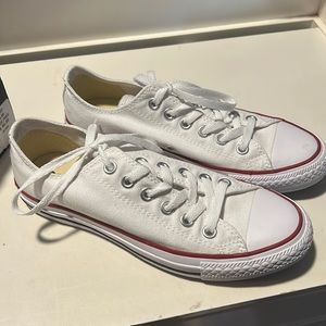 Converse Chuck Taylor classic low top, size: women 7.5, color: white